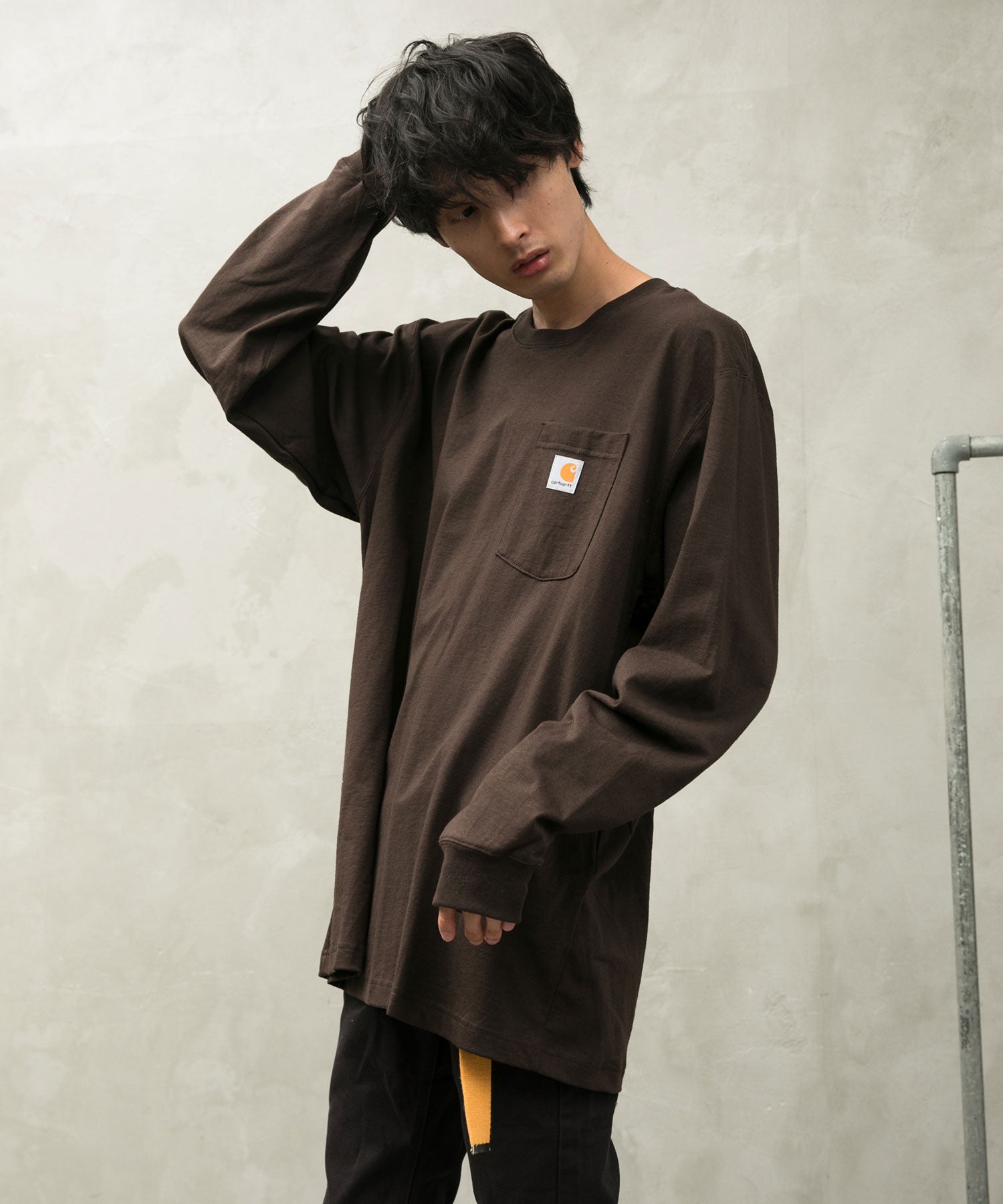 Carhartt カーハート】ワンポイントロゴポケット付きクルーネック