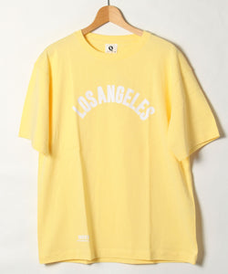【QUE/キュー】USAコットン アーチロゴプリントTシャツ