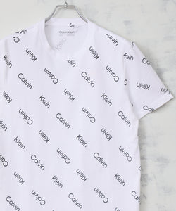 【Calvin Klein/カルバンクライン】総柄ロゴパターン デザインTシャツ