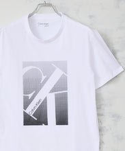 画像をギャラリービューアに読み込む, 【Calvin Klein/カルバンクライン】グラフィック CKロゴグラデーションプリント Tシャツ
